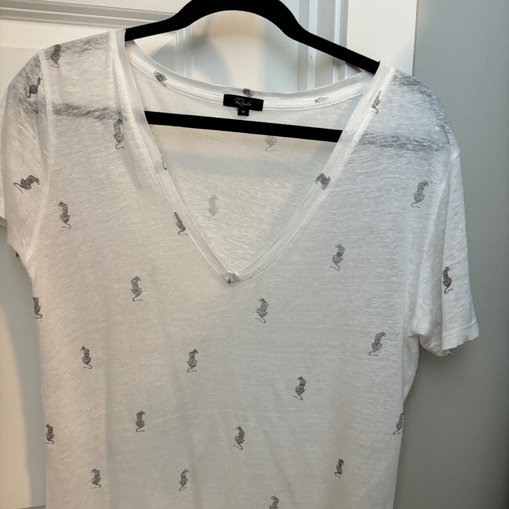 RAILS “Cara Mini White Tiger” T-shirt - size M (70% linen)